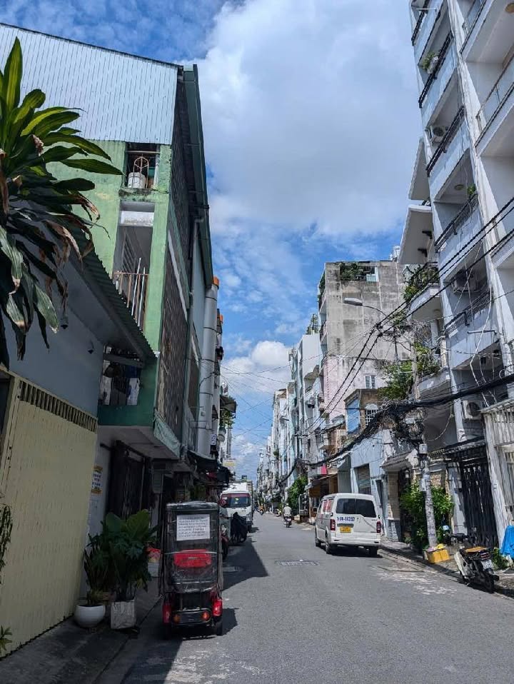 Nhà mặt tiền Cư xá Bắc Hải, Quận 10, 70m² giá 10.5 tỷ - Đầu tư sinh lời tuyệt vời!