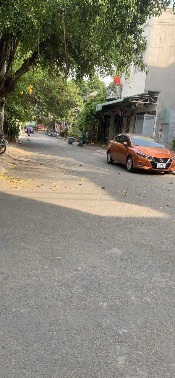 Nhà 1 trệt 1 lầu Dĩ An 100m² giá 3.3 tỷ - Đầu tư sinh lời ngay!