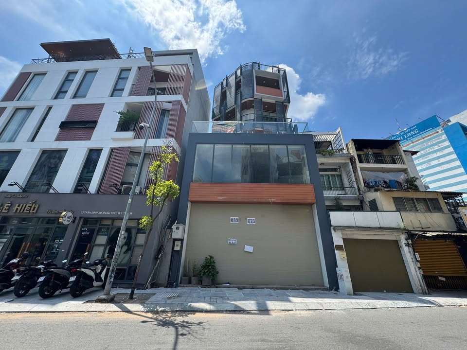 Tòa nhà mặt tiền Trần Đình Xu Quận 1, 146m² giá 165 triệu - Thích hợp kinh doanh đa ngành!