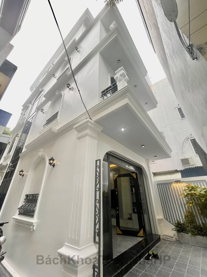 Nhà 4 tầng lô góc 75m² tại đường Hoàng Thế Thiện - Sẵn sàng đón Tết!