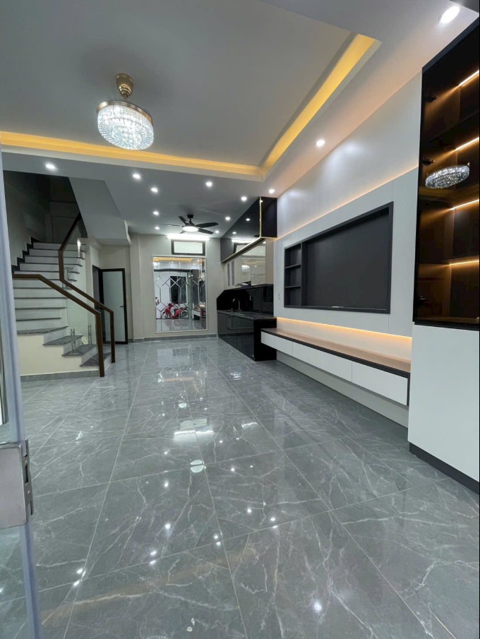 Nhà phố Đình Đông, Hải Phòng 40m² giá 3.5 tỷ - Nhà mới, thoáng mát, gần chợ và trường học!