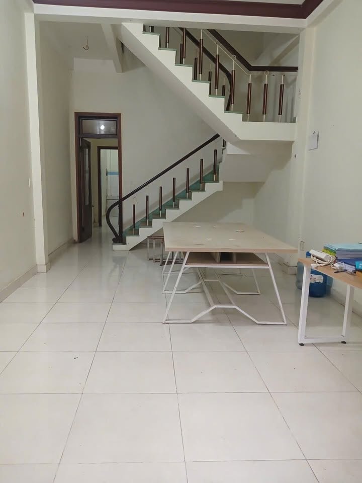 Nhà 2 tầng cho thuê mặt tiền đường Trương Chí Cương, quận Hải Châu - Giá chỉ 10 triệu/tháng!