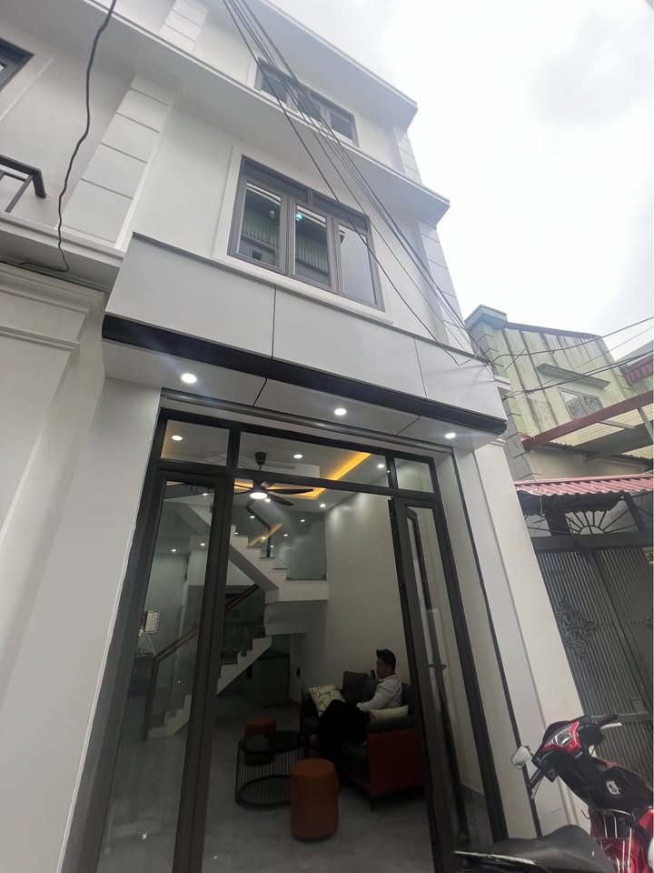 Bán nhà 3 tầng đường Nguyễn Tường Loan 40m² giá 3.2 tỷ - Ô tô đỗ sát nhà!