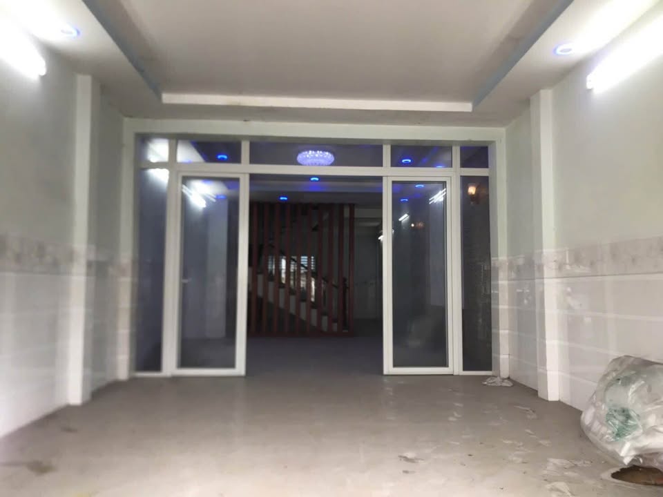 Bán nhà mặt tiền đường 3/2, TP. Rạch Giá, 102m² giá 6.8 tỷ - Cơ hội đầu tư tuyệt vời!