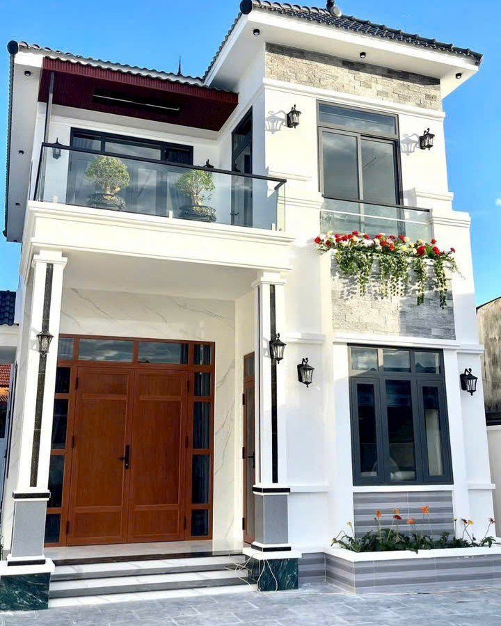 Nhà đẹp 1 trệt 1 lầu tại Diên Sơn, 330m² giá 3.69 tỷ - Tiểu cảnh hồ cá koi thư giãn!