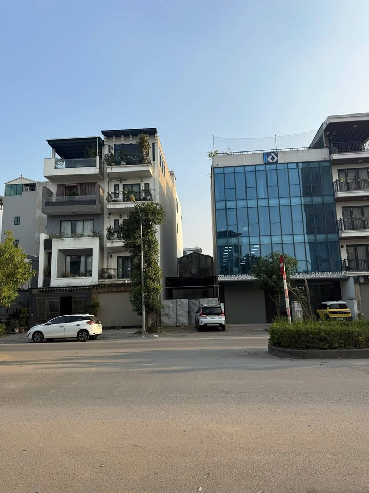 Đất nền Giang Biên 100m² giá thỏa thuận - Vị trí đẹp, sổ đỏ chính chủ!