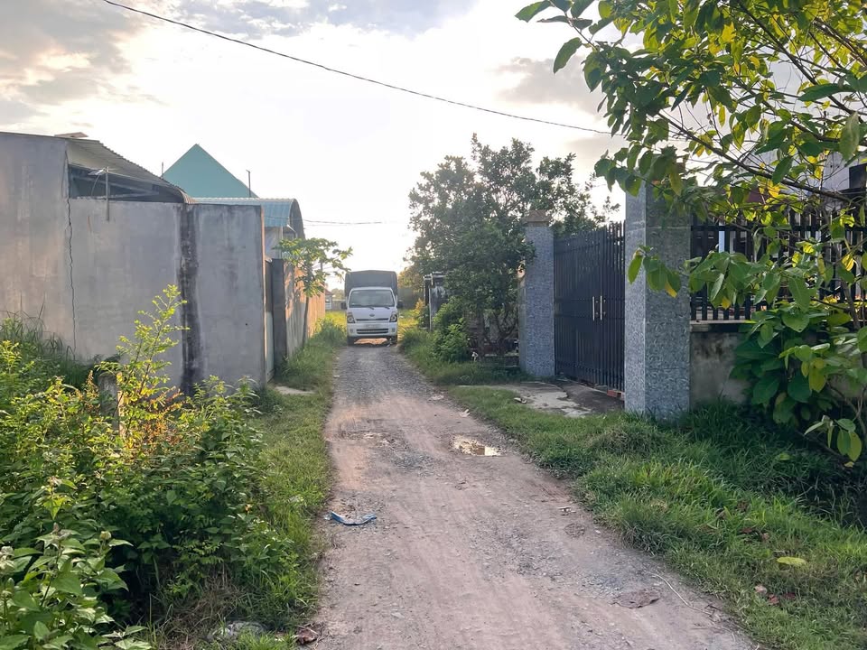 Đất thổ cư Hòa Khánh Đông, Đức Hòa 697m² giá chỉ 2.4 tỷ - Cơ hội đầu tư hấp dẫn!