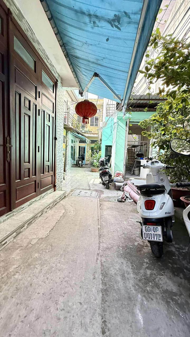 Nhà riêng Quận 10 62m² giá 5.2 tỷ - Vị trí đắc địa, tiện xây mới!