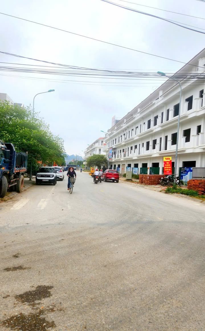 Nhà riêng 2 căn trên đường Nguyễn Phục, phường Quảng Thắng 100m² giá chỉ 2.8 tỷ - Cơ hội đầu tư sinh lời!