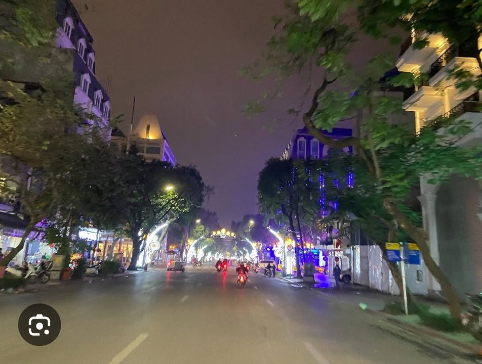 Đất mặt phố Bà Triệu, 200m² giá 200 tỷ - Đầu tư sinh lời cao!