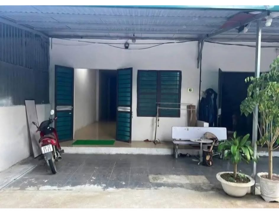 Nhà cấp 4 tại phường Thống Nhất, Hòa Bình, 100m² giá 700 triệu - Ô tô đỗ cửa tiện lợi!