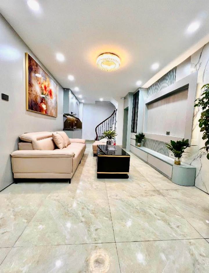 Nhà đẹp Thạch Bàn 41m² giá 6 tỷ - Giao thông thuận tiện sang phố