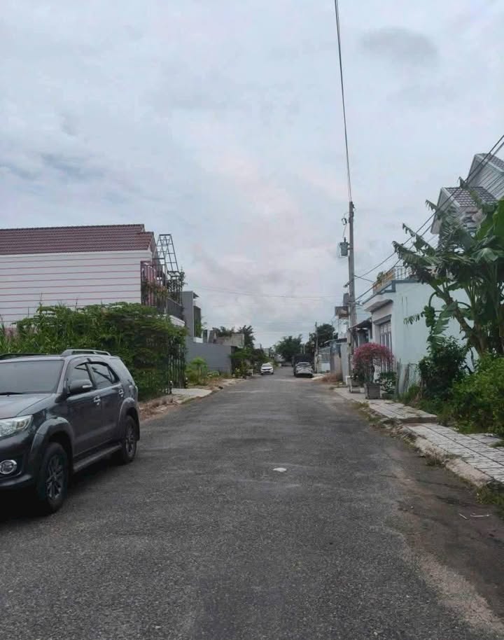 Đất nền 2 mặt tiền Long Phước 100m² giá 880 triệu - Cần bán gấp!