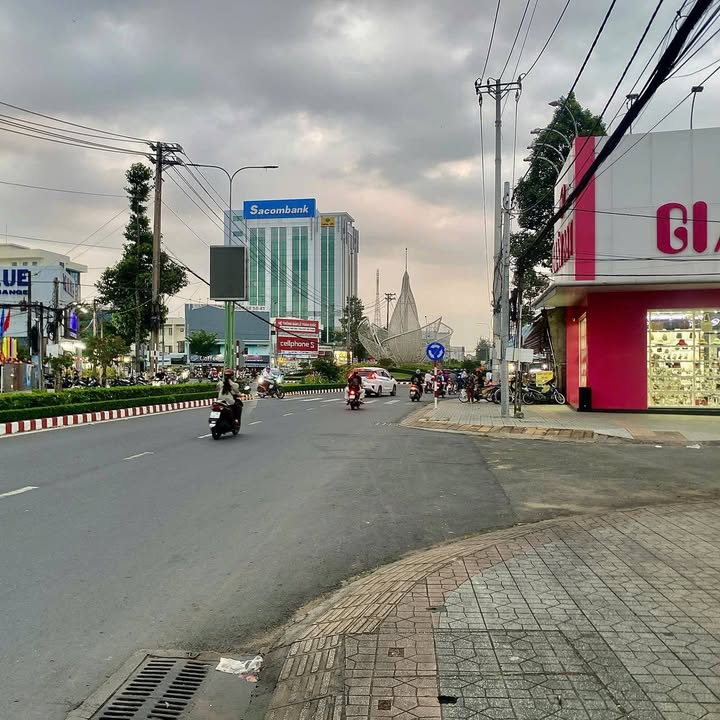 Nhà phố Phú Khương Bến Tre 47m² giá 3.1 tỷ - Vị trí kinh doanh thuận lợi!