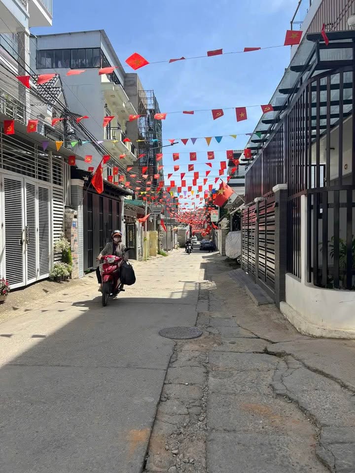 Bán gấp FrontHouse 135m² đường Nguyễn Công Trứ, Đà Lạt - Giá 9 tỷ thương lượng!