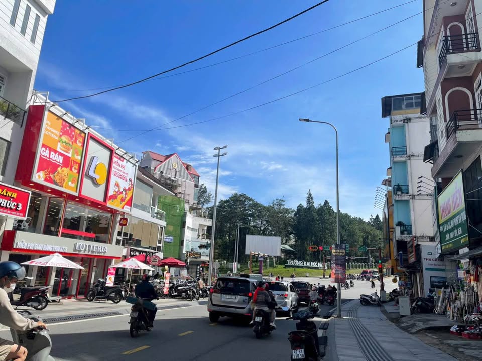 Bán gấp nhà 2 mặt tiền đường Bùi Thị Xuân, Đà Lạt 175m² chỉ 28.5 tỷ - Cơ hội đầu tư sinh lời!