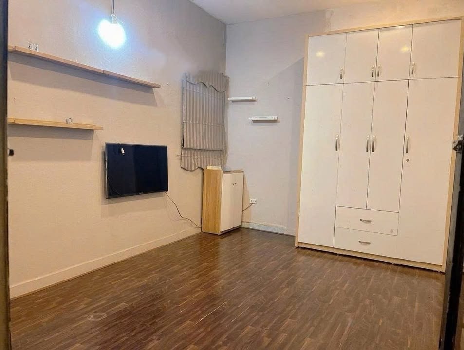 Nhà cho thuê 3 tầng ngõ Hòa Bình, Đống Đa 28m² - Nội thất đầy đủ, giá chỉ 8 triệu/tháng!