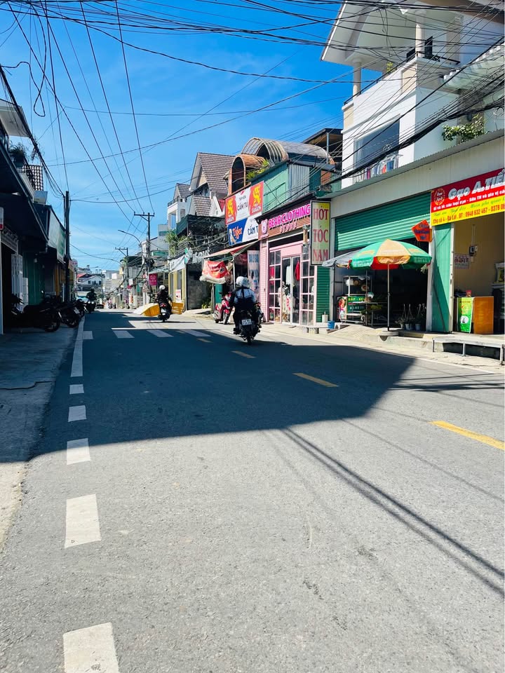 Nhà mặt tiền đường Kim Đồng, phường 6, Đà Lạt 80m² giá 10.5 tỷ - Thích hợp kinh doanh và định cư!