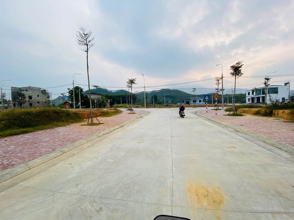 Bán đất tặng nhà cấp 4 tại tổ 15 Phan Thiết, giá 5 tỷ - Gần trường và UB phường