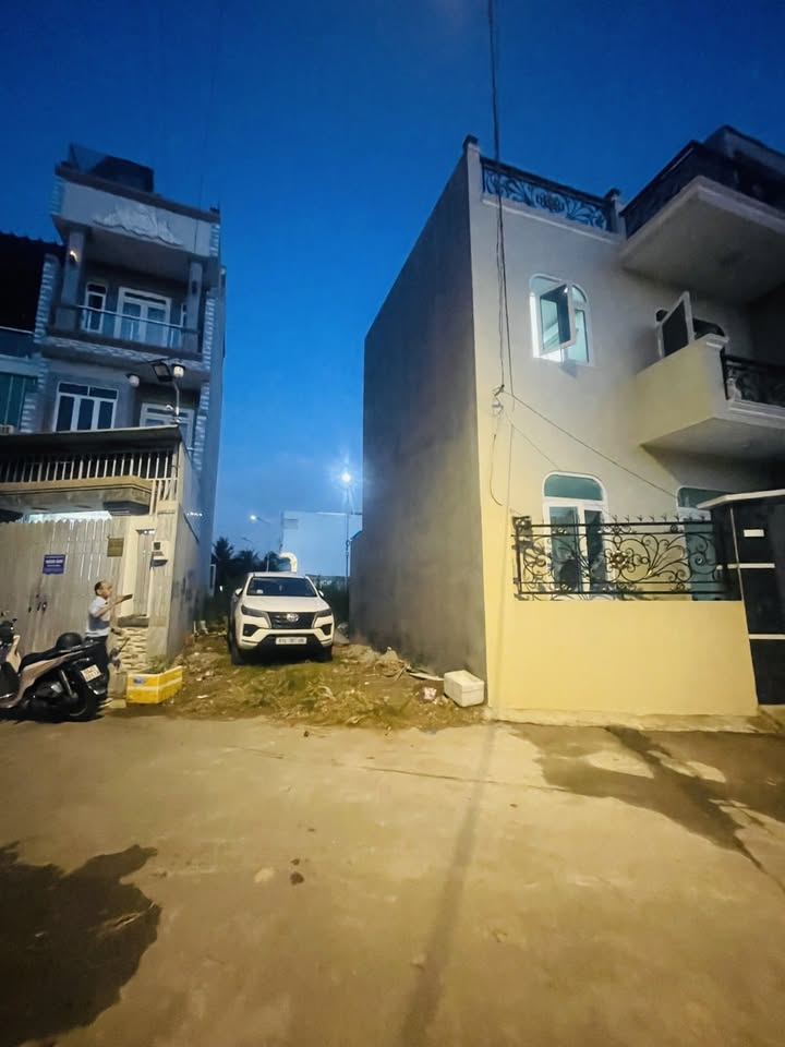 Nhà bán tại Thủ Đức 62.2m² giá 3.9 tỷ - Sổ hồng riêng, khu dân cư cao ráo!