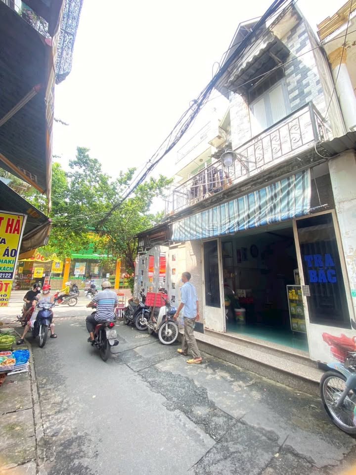 Nhà mặt tiền chợ Linh Xuân, Thủ Đức 60m² giá 3.85 tỷ - Đầu tư sinh lời ngay!