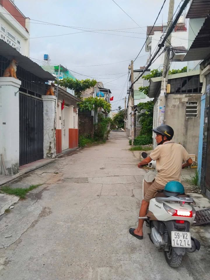 Đất tặng nhà cấp 4 An Phú Đông, Q12, 103m² - Giá thương lượng hấp dẫn!