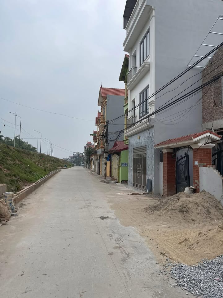 Đất mặt đê Mỹ Ả – Nam Phù 75.8m² giá 7.7 tỷ - Kinh doanh thuận lợi!