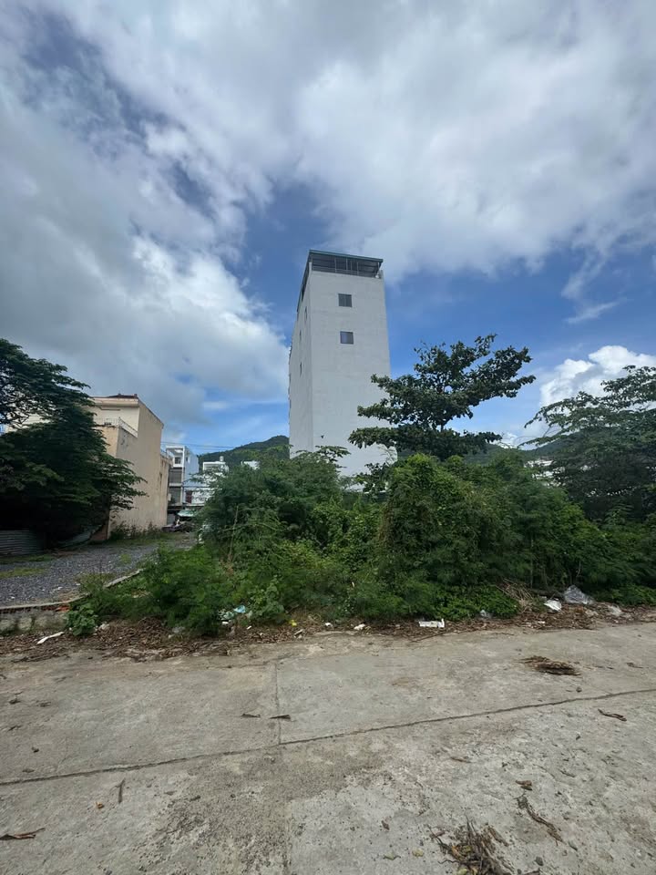 Bán lô đất hẻm 7m Trần Khát Chân 140m² giá 8.82 tỷ - Vị trí đẹp gần biển!