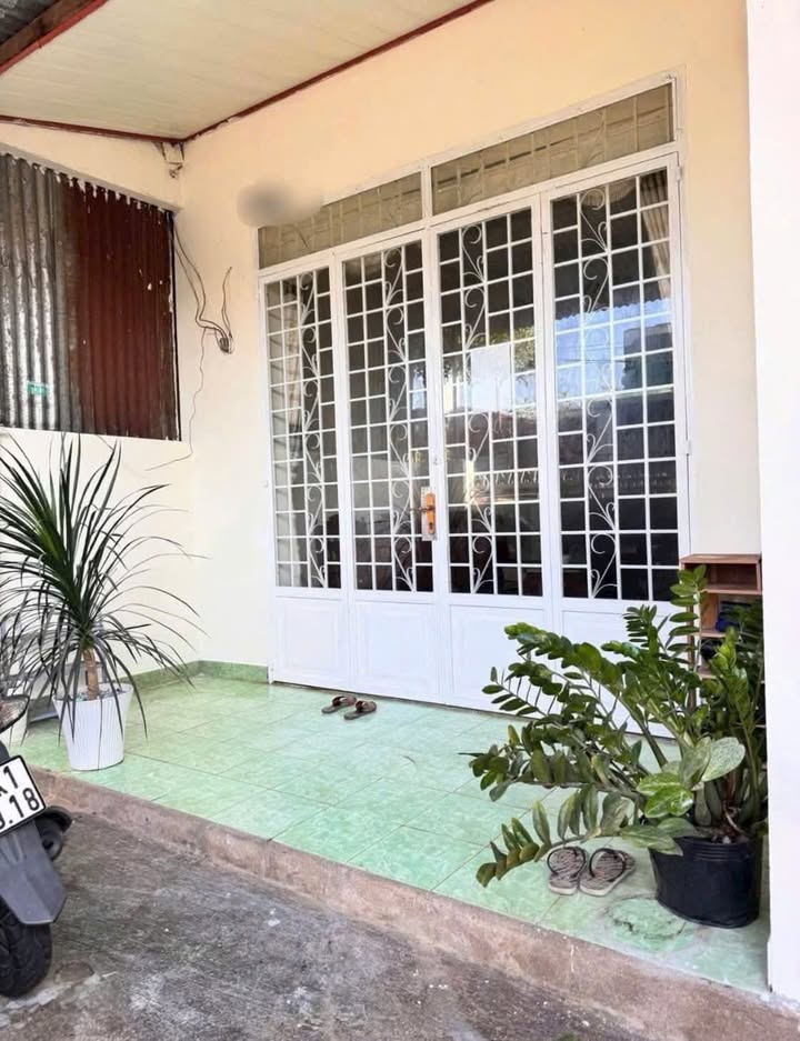 Nhà phố Bảo Lộc 90m² giá 1.9 tỷ - Vị trí đắc địa, thuận tiện mọi bề!