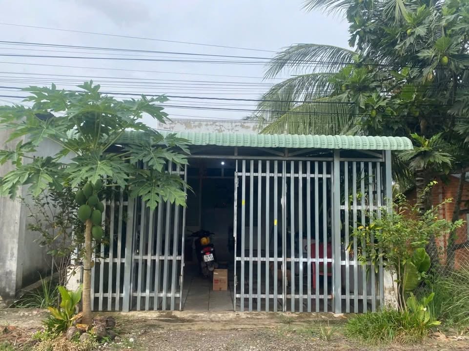 Nhà riêng Thạnh Tân Tây Ninh 240m² giá 790 triệu - Gần chợ và trường học!