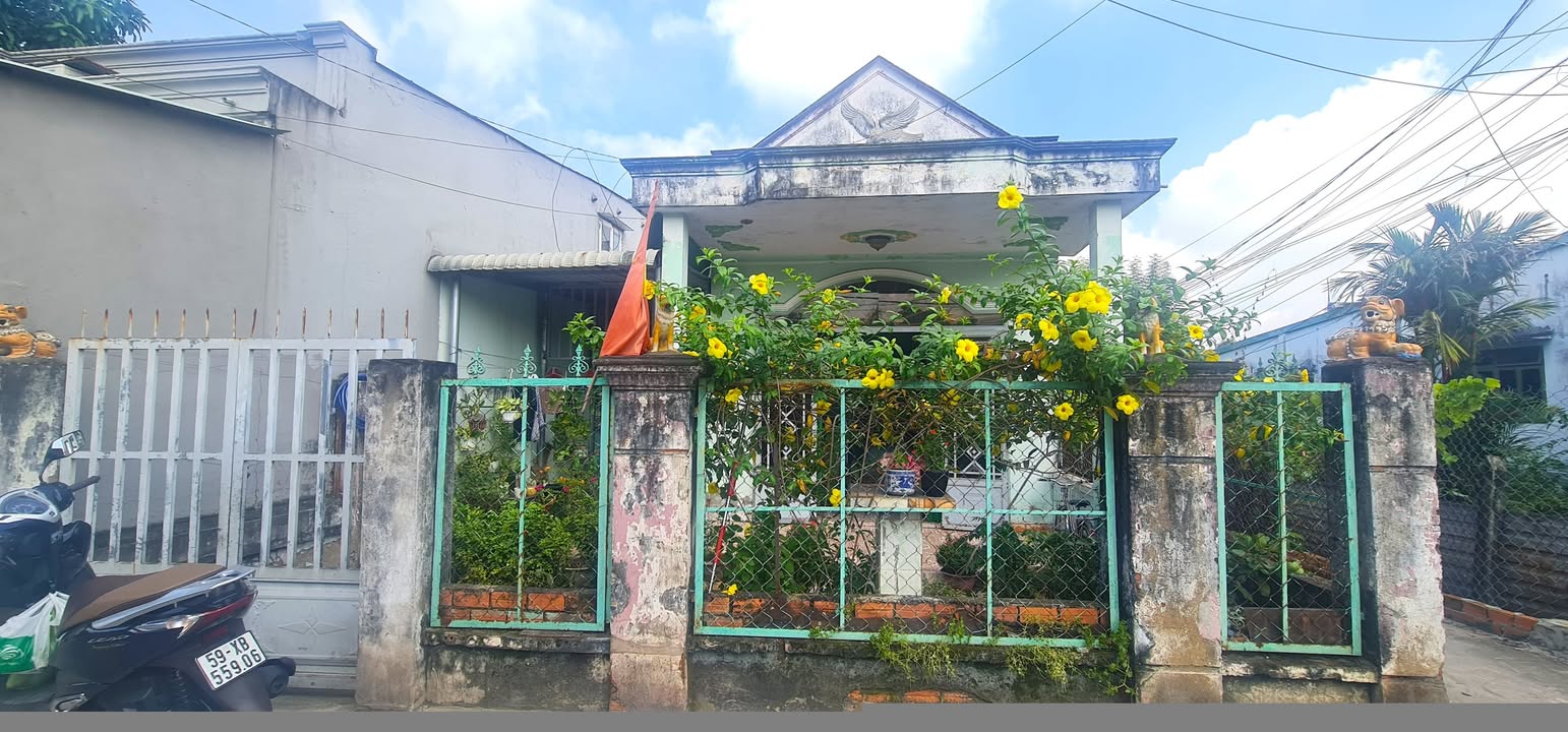 Nhà cấp 4 Thủ Đức 72m² giá 5 tỷ - Lô góc thông thoáng, cơ hội đầu tư tuyệt vời!