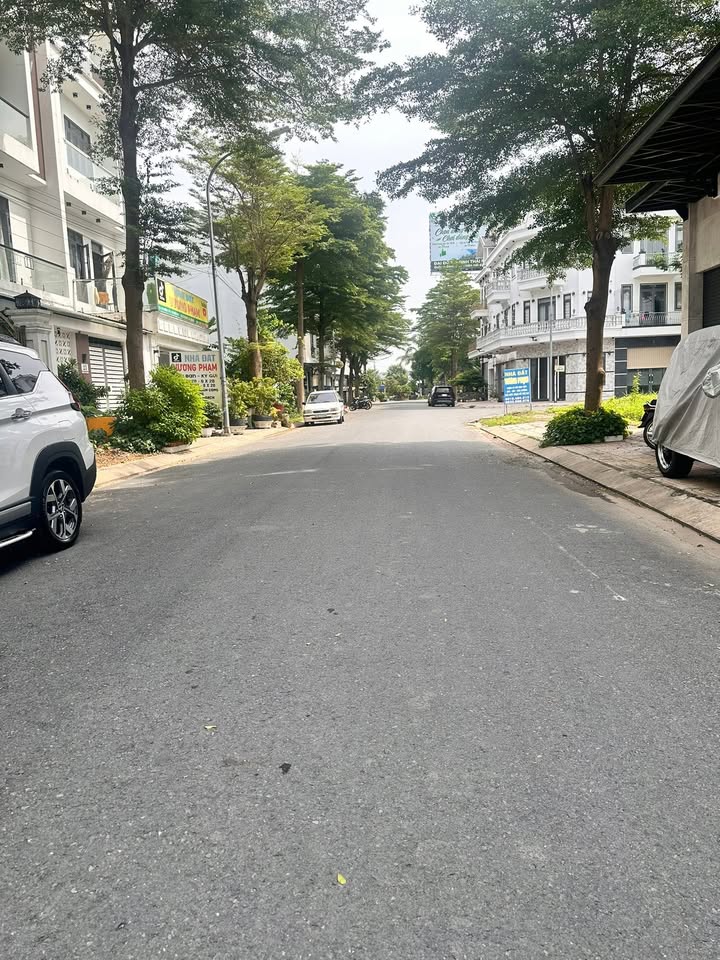 Nhà đẹp Cần Giuộc 77m² giá 3.65 tỷ - Thiết kế hiện đại, sẵn sàng vào ở!