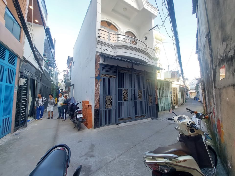 Nhà hẻm 571 Phạm Văn Bạch, Tân Bình 42m² giá 4.88 tỷ - Full nội thất sang trọng!