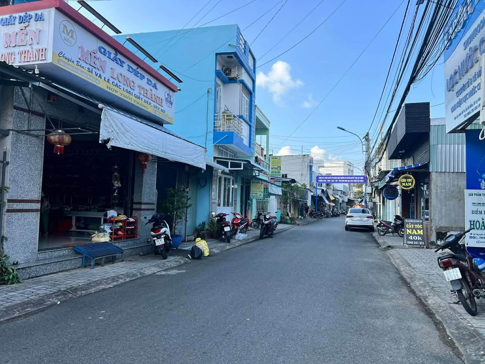 Nhà bán đường Nguyễn Thiện Năng, Cà Mau 128m² giá 3.3 tỷ - Vị trí đắc địa gần mặt tiền Nguyễn Trãi!