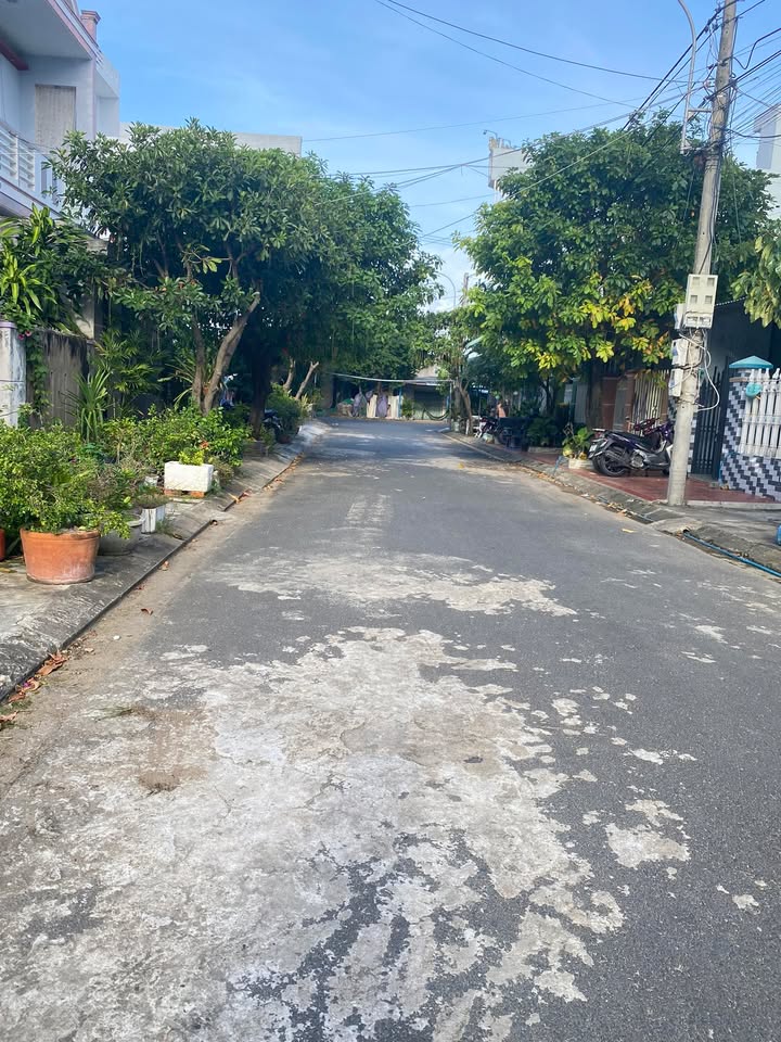 Đất nền Phú Đông, Tuy Hòa 100m² giá 2.3 tỷ - Hướng Đông, đường rộng 10m!