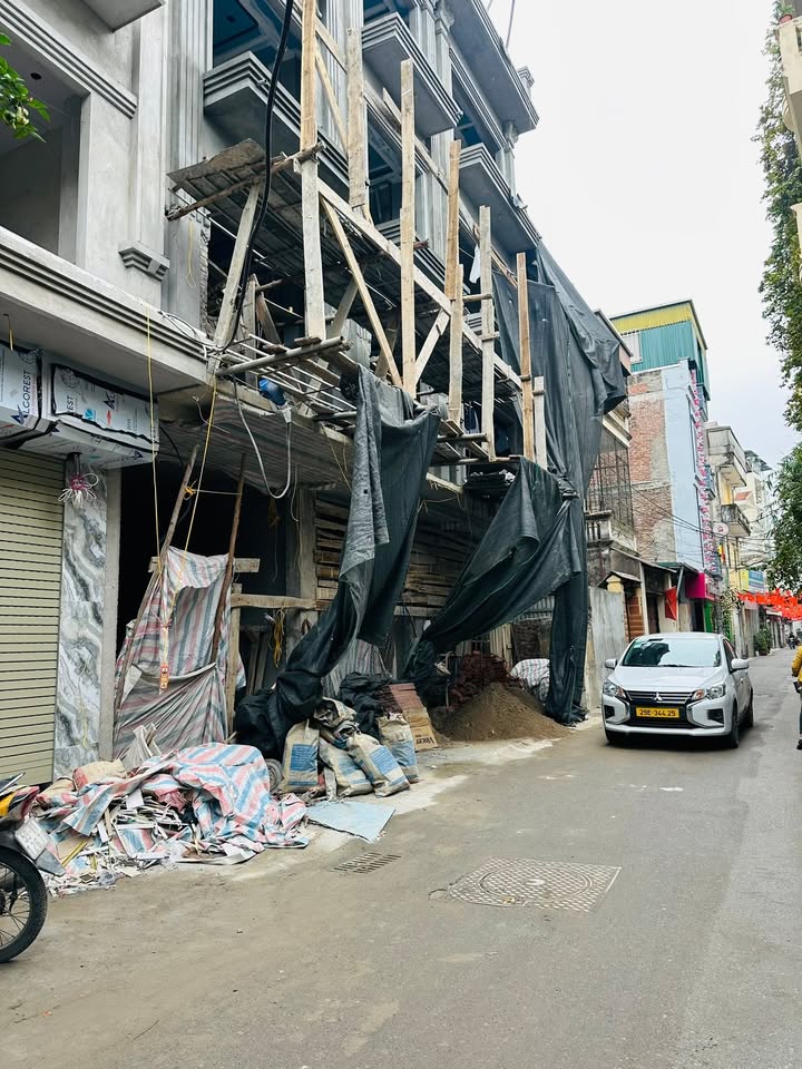 Nhà mặt tiền đường Tân Mai, Hoàng Mai 90m² giá 24.5 tỷ - Kinh doanh sầm uất, ô tô tránh nhau!