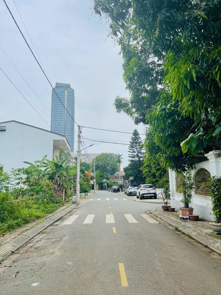 Bán đất TDP1 Hà Huy Tập 225m² giá 5 tỷ - Gần Vincom chỉ 100m!