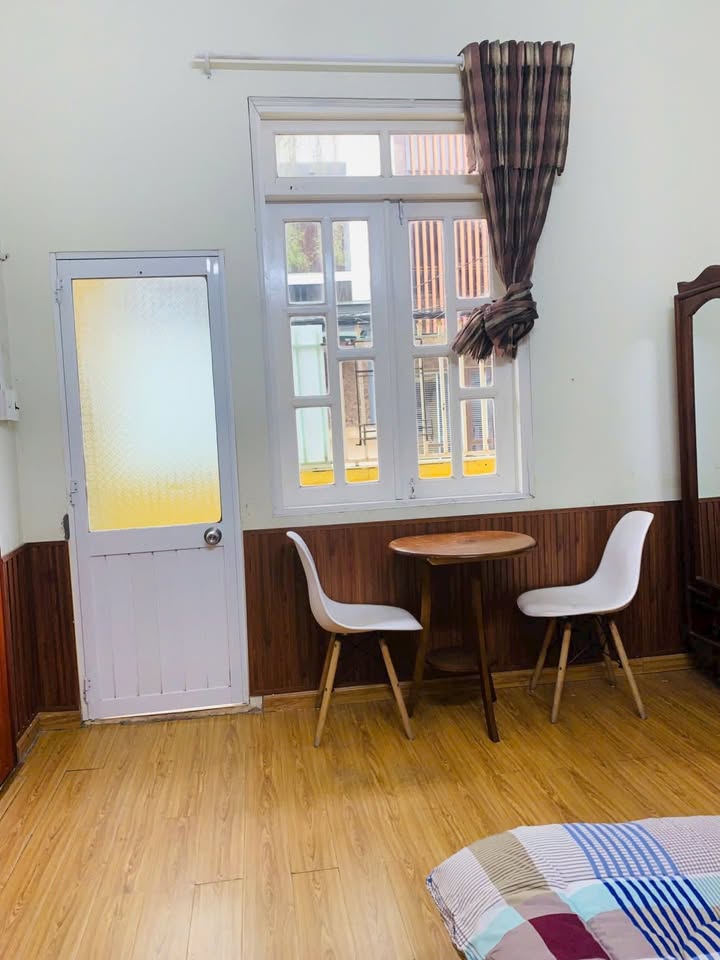 Phòng cho thuê tại Triệu Việt Vương, Đà Lạt 3.2 triệu - Không gian thoáng đãng, đầy đủ tiện nghi!