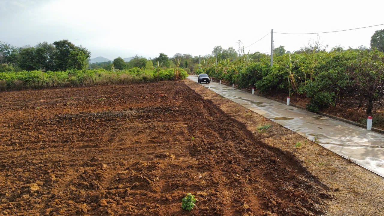 Đất thổ cư 300m² Láng Lớn, Châu Đức giá 11 tỷ - Sổ hồng chính chủ, thương lượng tốt!