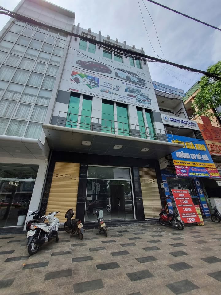 Cho thuê tòa nhà mặt tiền Nguyễn Tất Thành, Buôn Ma Thuột 180m² - Vị trí đắc địa cho kinh doanh!