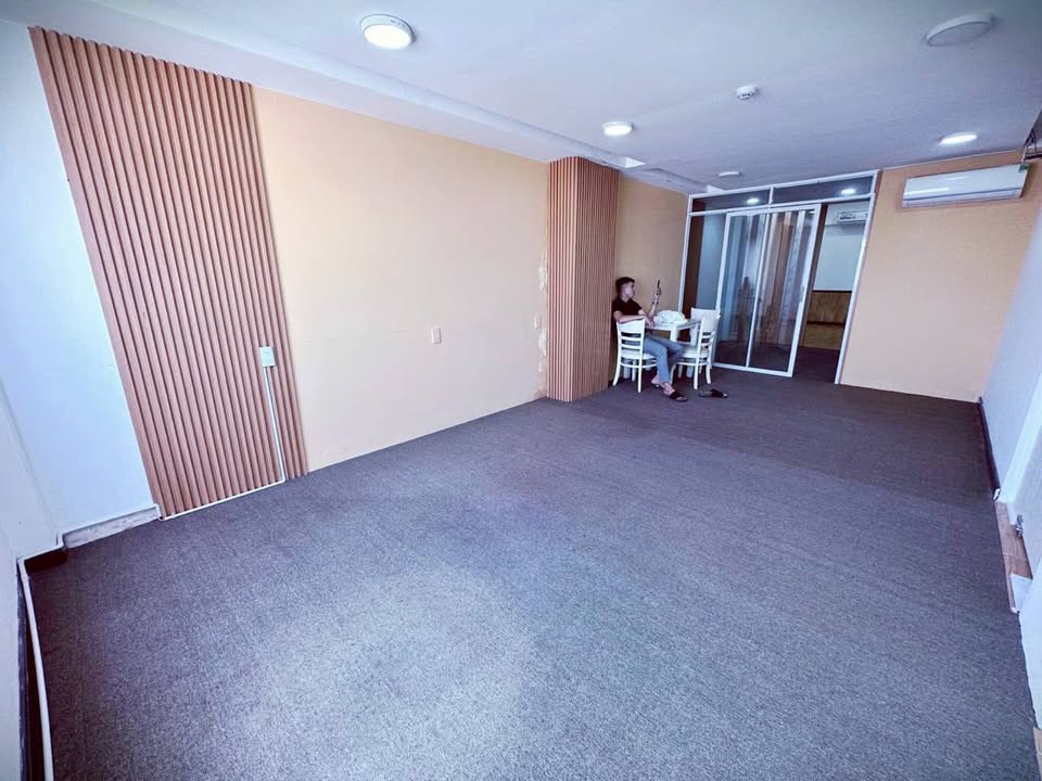 Cho thuê sàn văn phòng 138 Lê Văn Sỹ, quận Phú Nhuận 100m² - Giá 18 triệu/tháng, thích hợp đa ngành nghề!