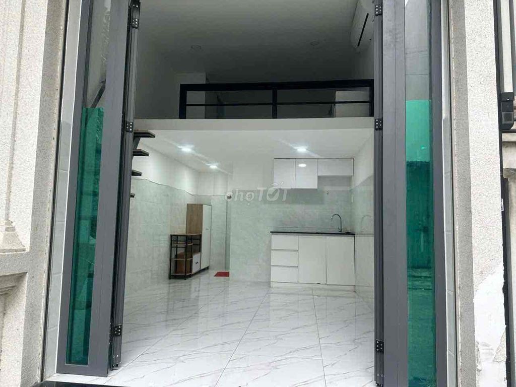 Nhà phố cho thuê Tân Phú 35m² giá 6.2 triệu - Hẻm xe hơi, sân riêng thoáng mát!
