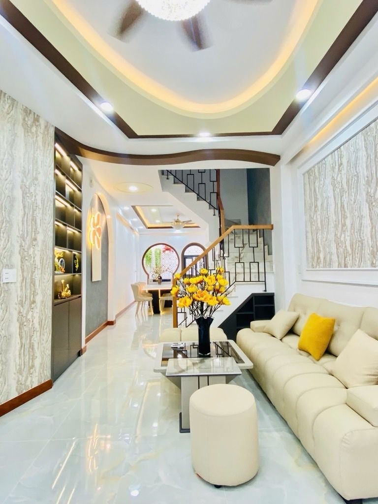 Nhà 4 tầng Nguyễn Duy Dương, Quận 10, 55m² giá 10.9 tỷ - Nội thất cao cấp, sẵn sàng ở ngay!