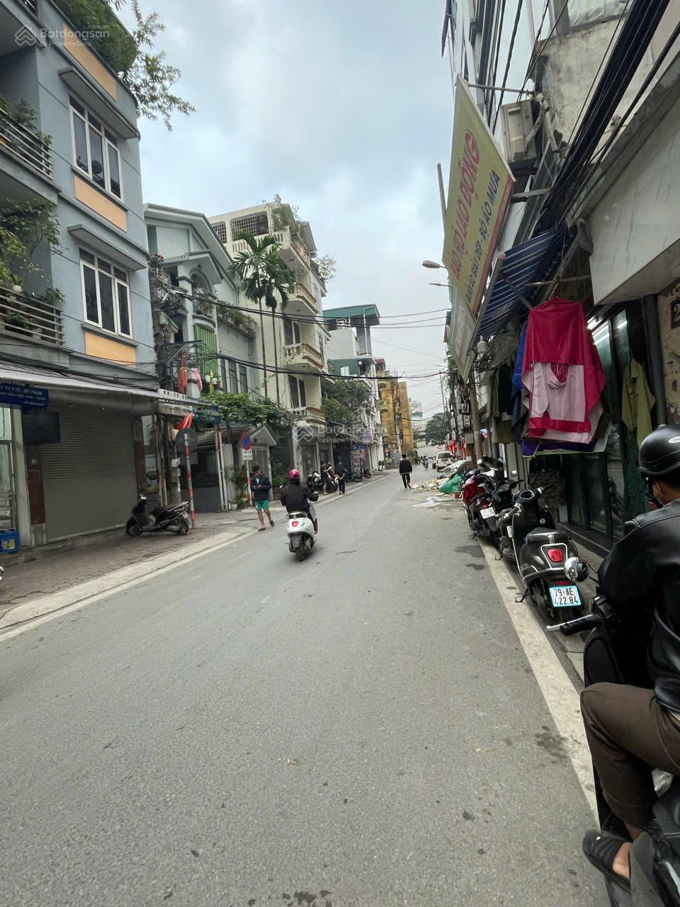 Nhà mặt phố Tăng Thiết Giáp, 72m² x 5 tầng, chỉ 29 triệu/tháng - Thích hợp làm văn phòng!