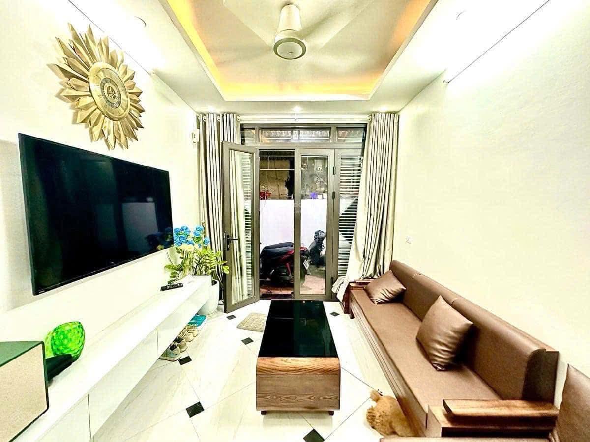 Nhà đẹp 5 tầng phố Phùng Hưng 34m² giá chỉ 6.8 tỷ - Đầu tư sinh lời tốt!