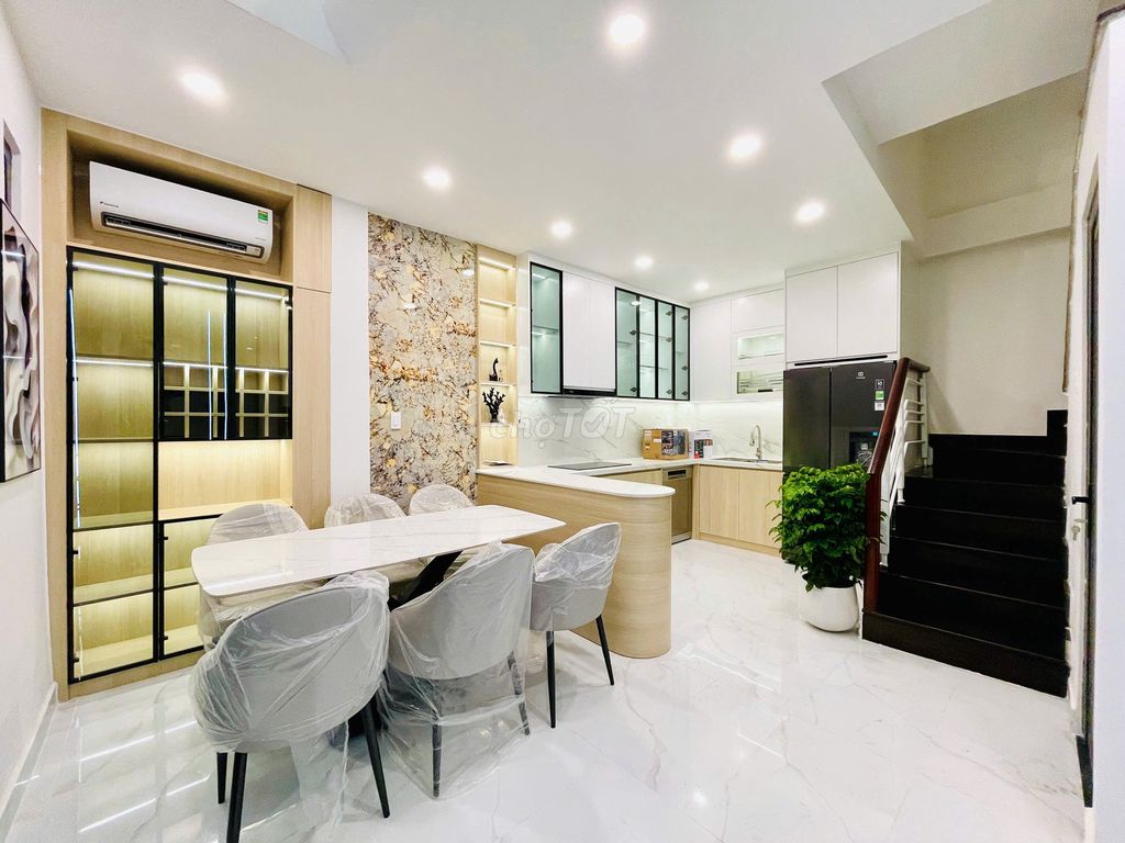 Bán nhà 3PN Nguyễn Đình Chiểu Quận 3 - Diện tích 28m² giá 8.68 tỷ - Cơ hội vàng cho gia đình!