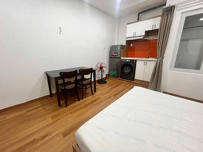 Căn hộ 25m² Phú Nhuận giá chỉ 7 triệu - Cửa sổ giếng trời thoáng mát!