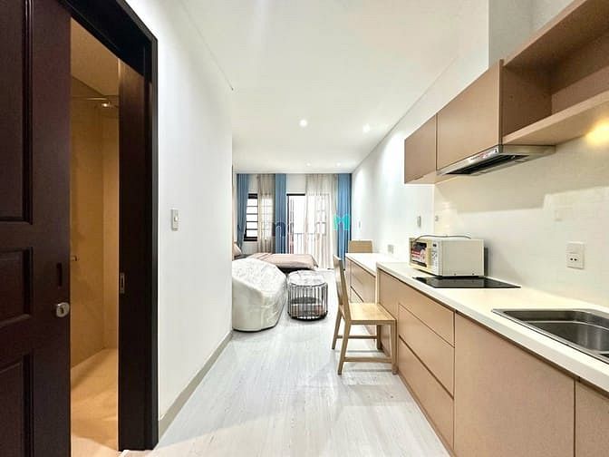 Căn hộ 30m² full nội thất với ban công thoáng mát gần Cầu Công Lý - Quận 3