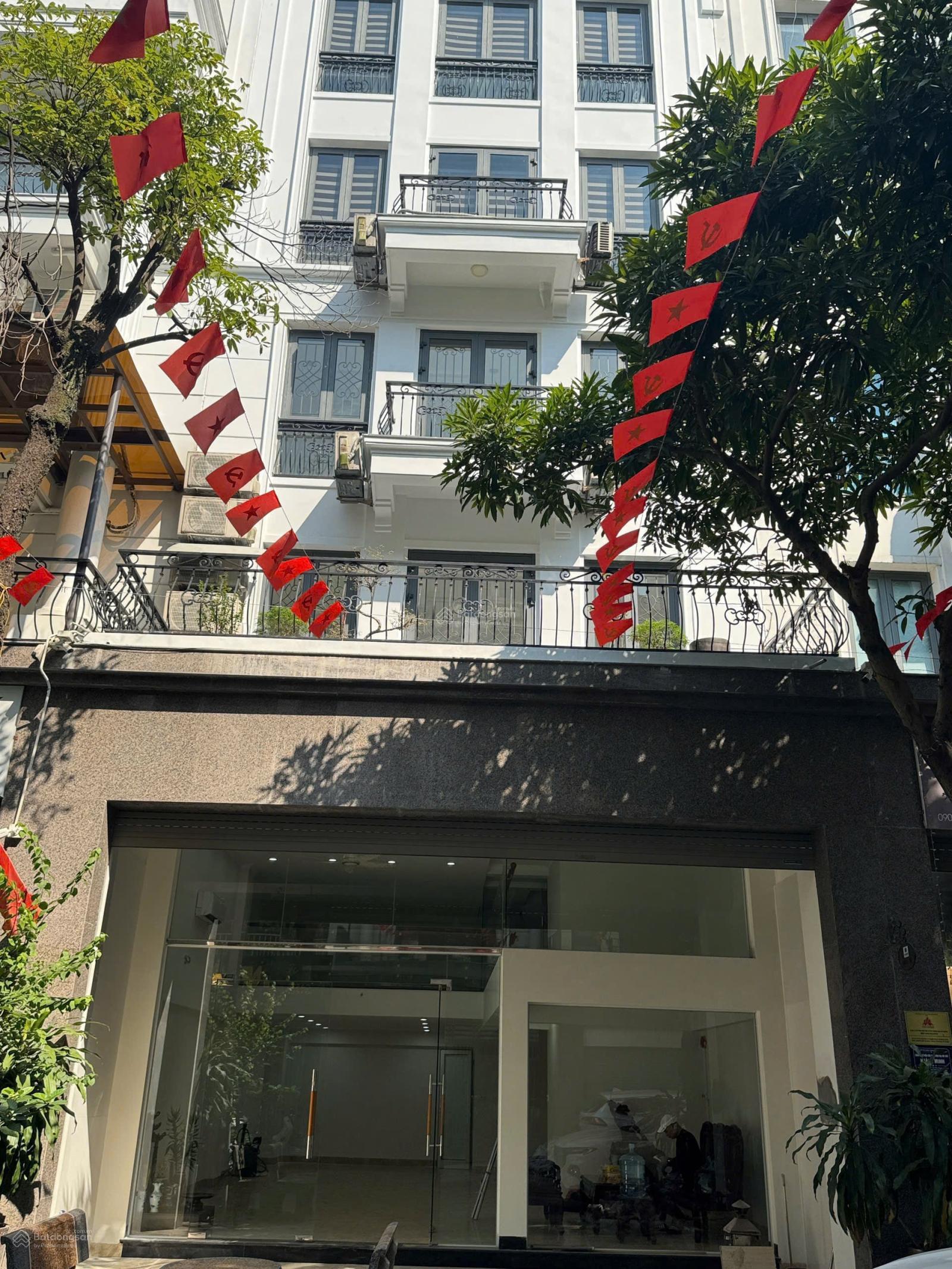 Cho thuê shophouse 90m² tại KĐT Văn Phú, Hà Đông - Thiết kế hiện đại, thang máy tiện nghi!