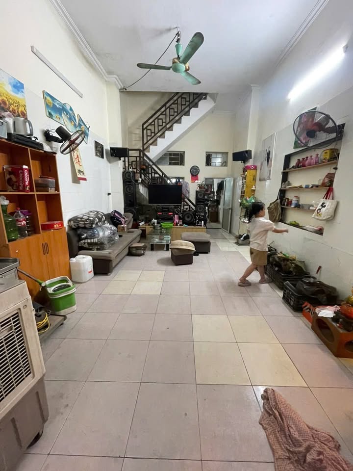 Nhà cho thuê 61 ngõ 13 Lĩnh Nam 57m² giá 6.3 triệu - Phù hợp hộ gia đình!